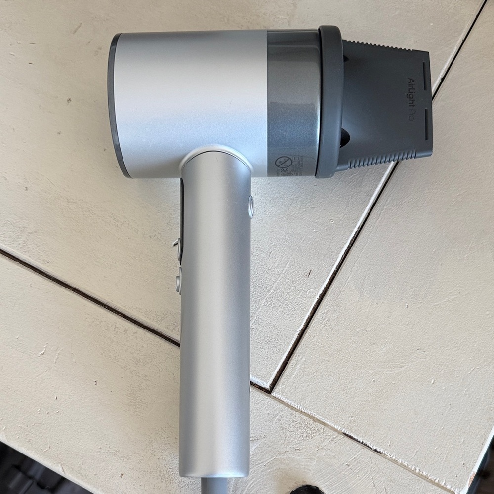 L'Oreal x Zuvi air light pro Silver Hair Dryer brand new - Picture 4 of 10